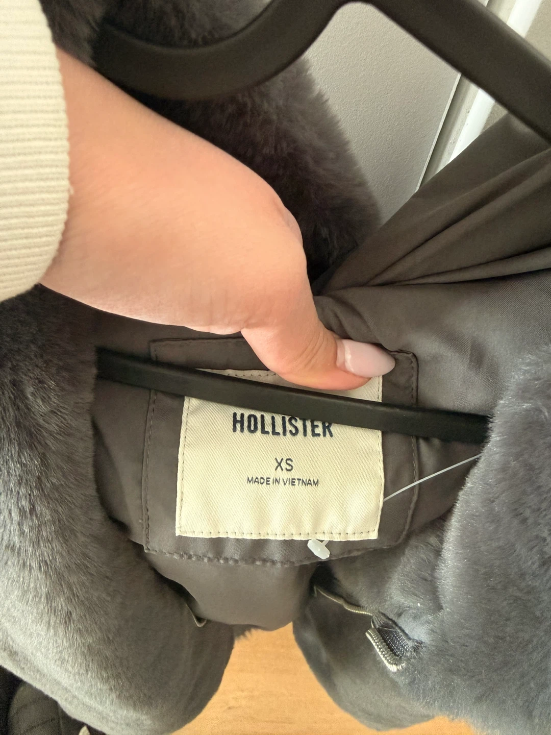 Hollister Faux Fur Hooded Bomber Jacket - Grey - XS - photo 3