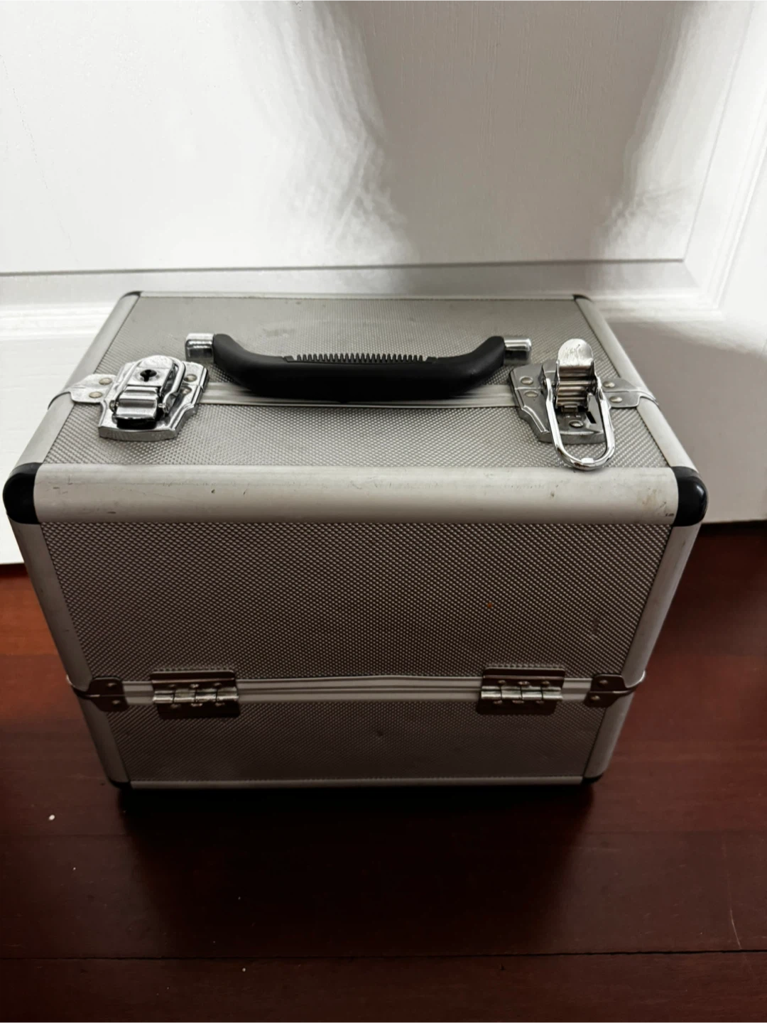 Silver Train Case Makeup Organizer - photo 2