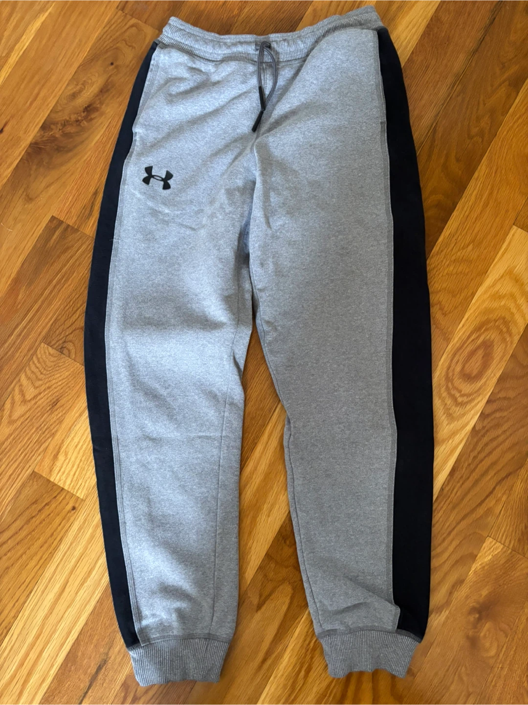 Under Armour Gray & Black Sweatpants YLG