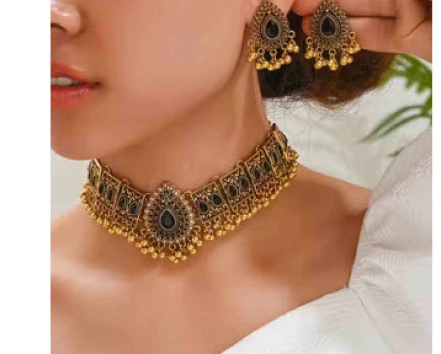Women's Sparkling Retro Style Necklace and Earrings Set - photo 2