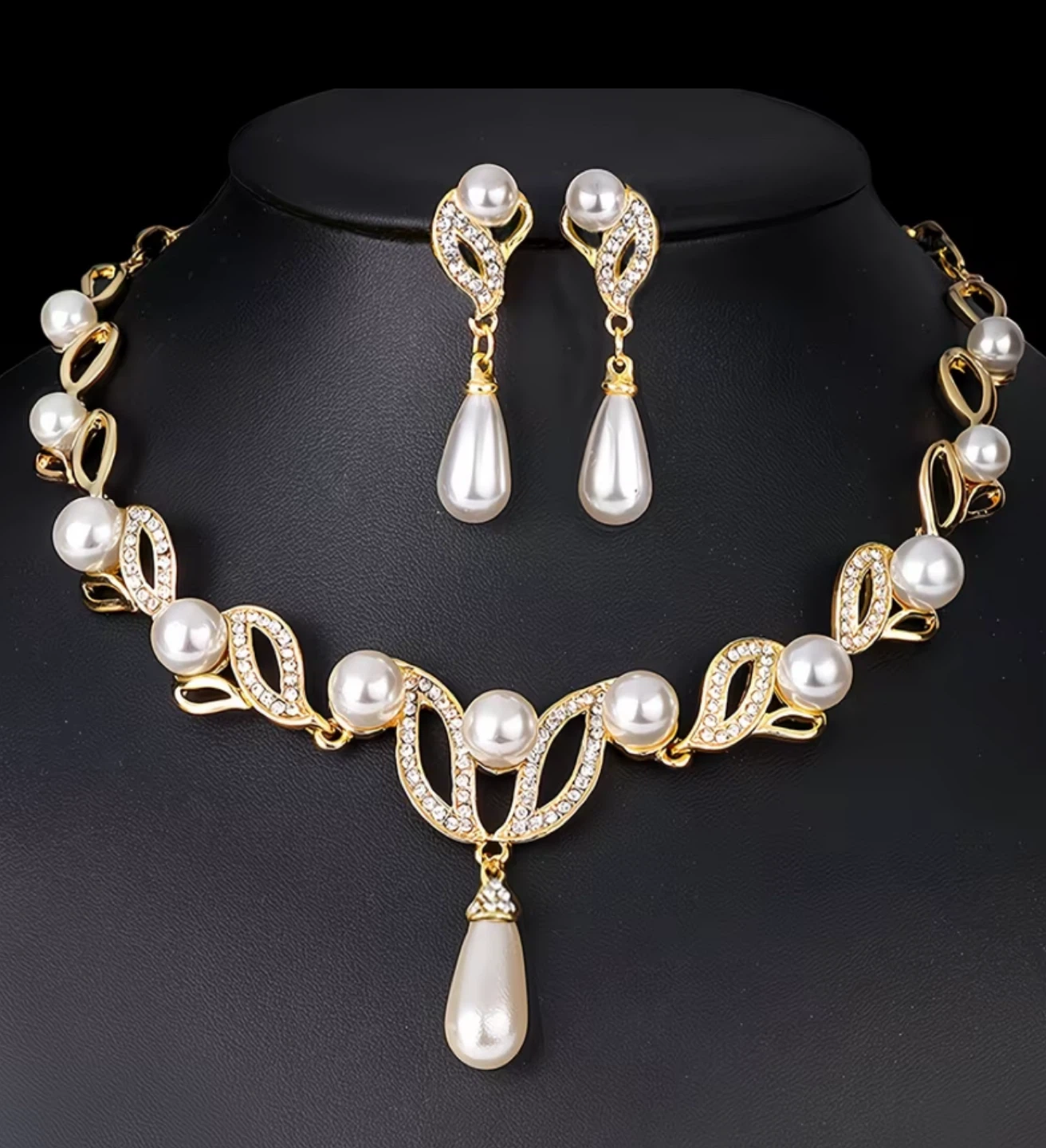 Necklace and Earrings Set 3 Pieces