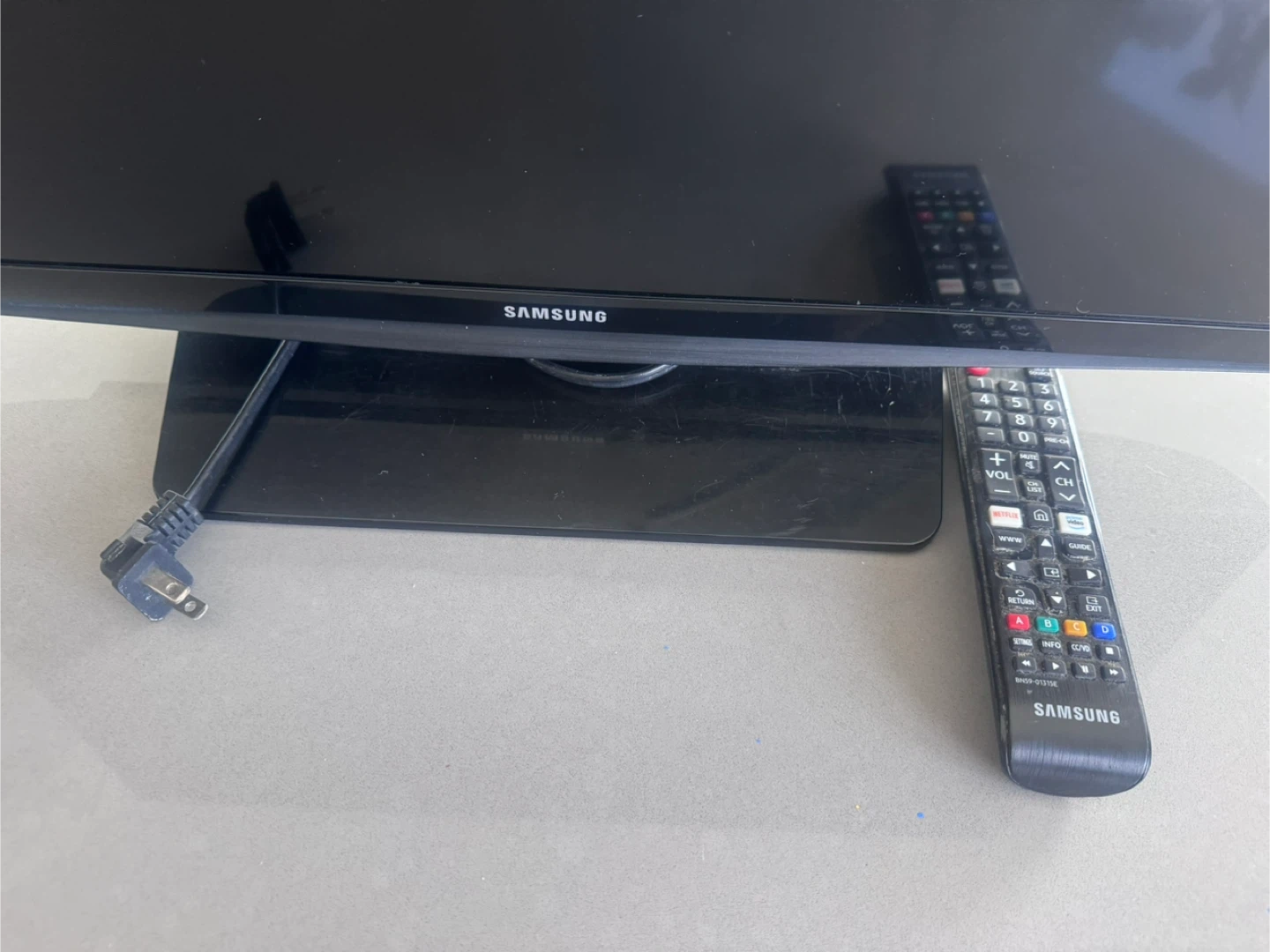 Samsung 28" UN28H4000AF HD Television - photo 2