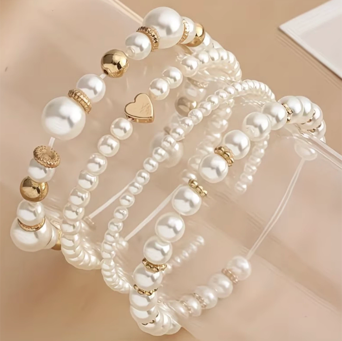 Set of 4 elegant pearl bracelets
