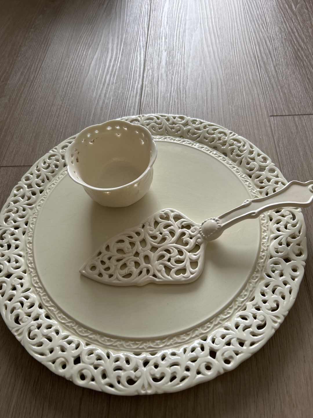 Bowring Cream Ceramic Cake Stand Server Set with Small Bowl