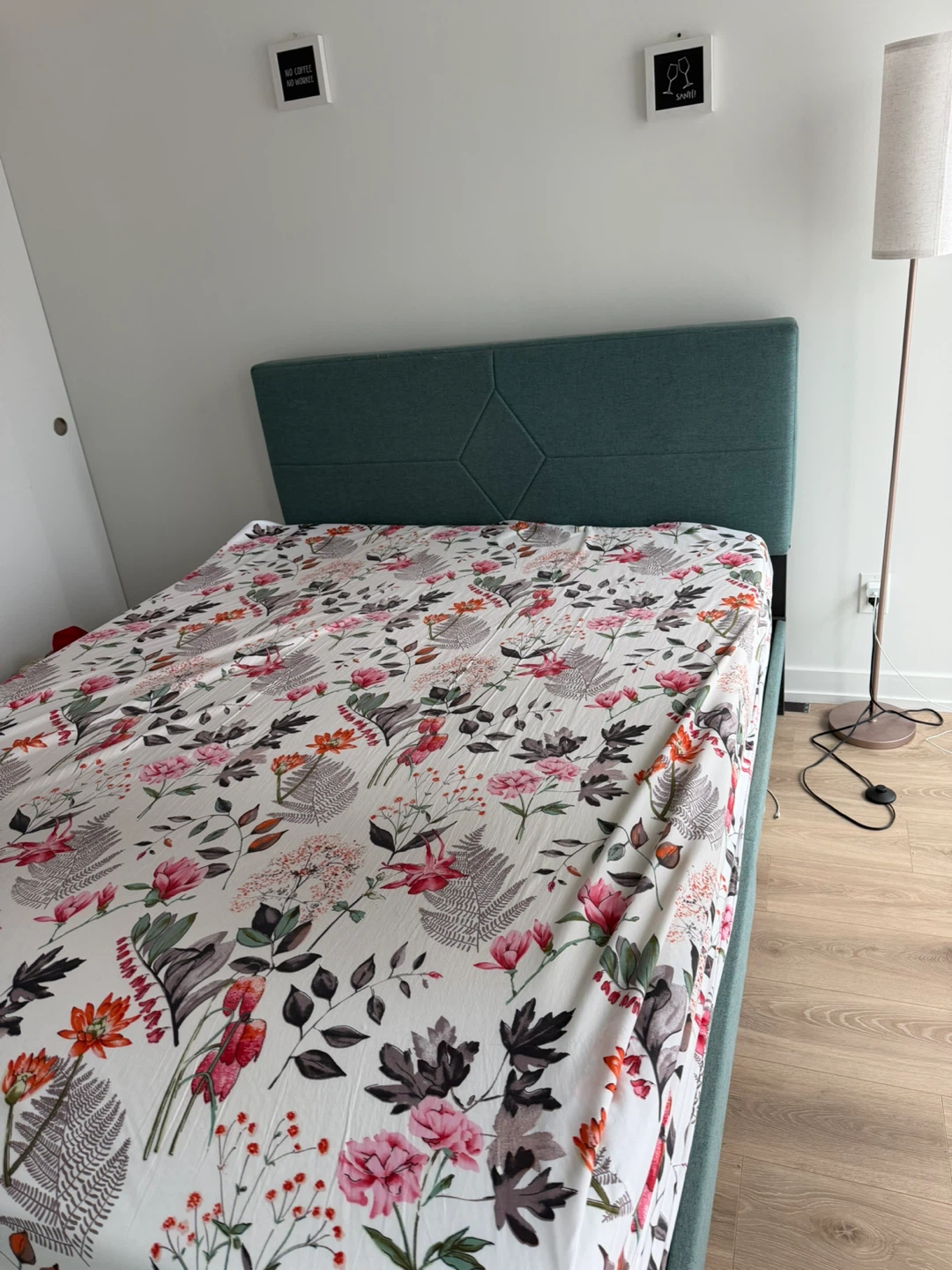 Queen size bedframe - photo 2