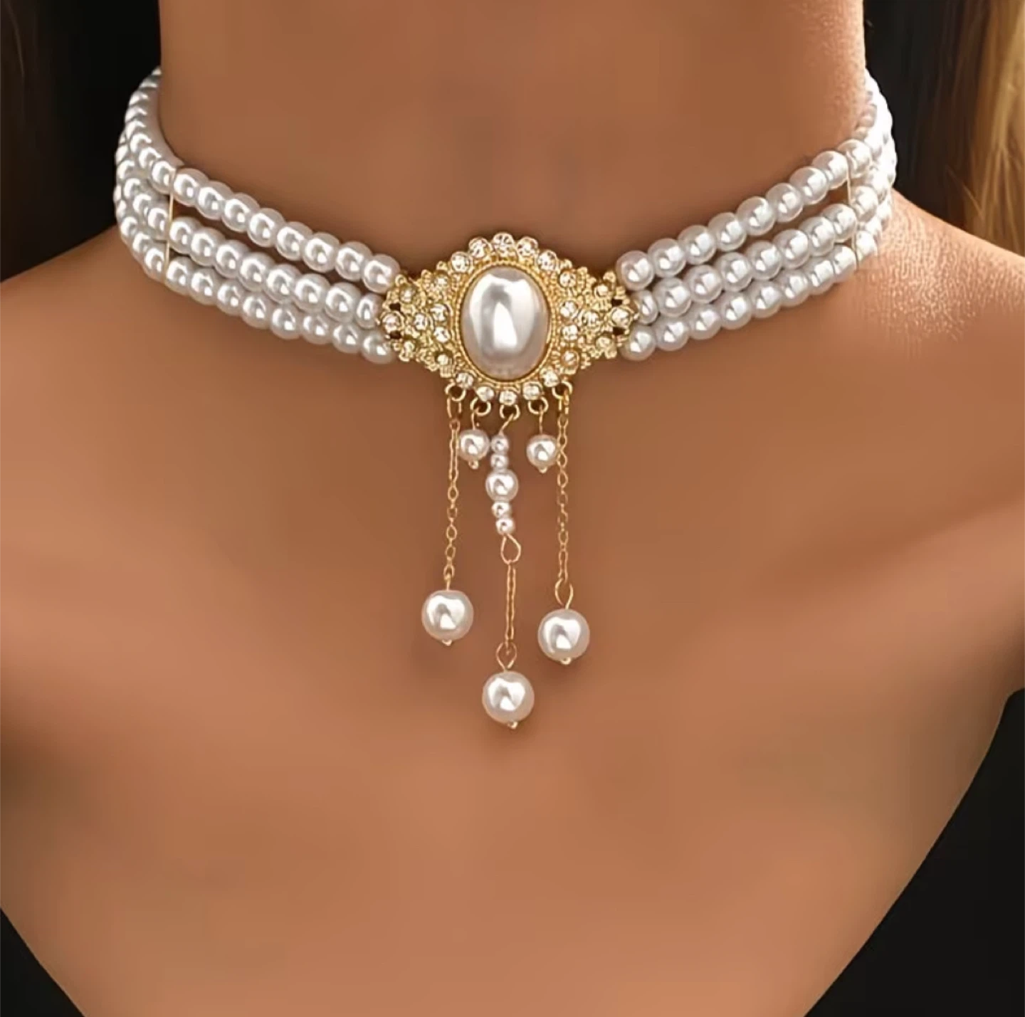 ELEGANT PEARL NECKLACE, BAROQUE STYLE