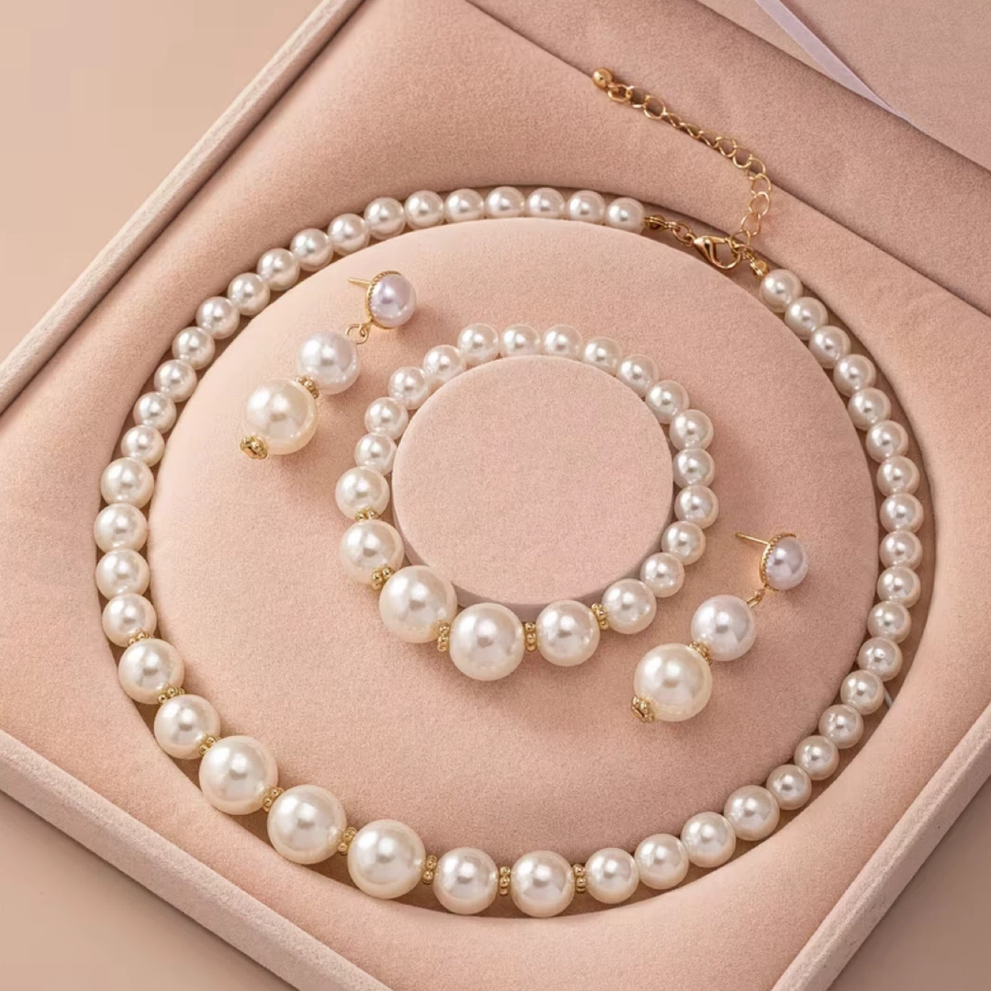 Elegant 4-piece pearl necklace set - photo 4