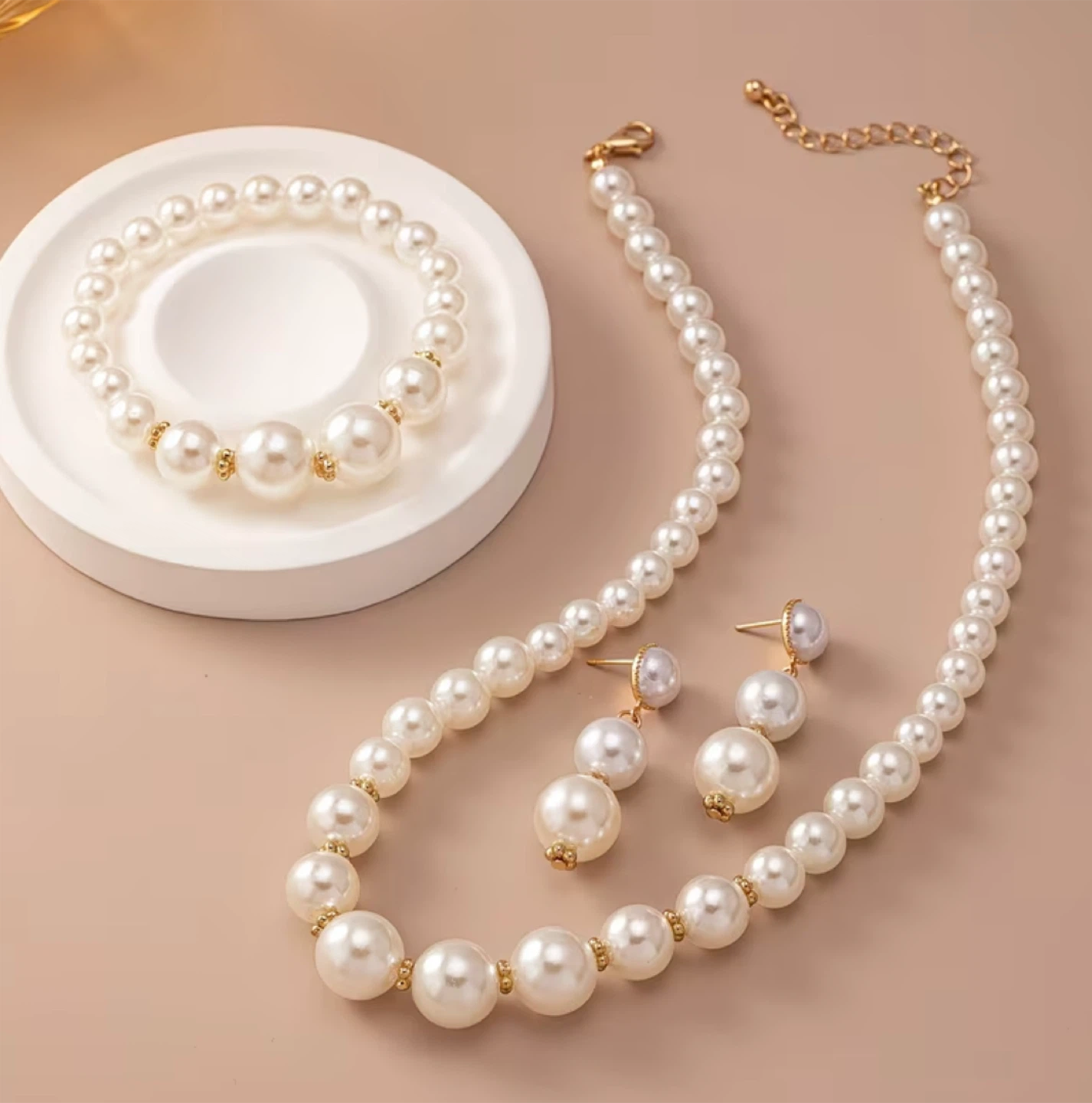 Elegant 4-piece pearl necklace set - photo 3