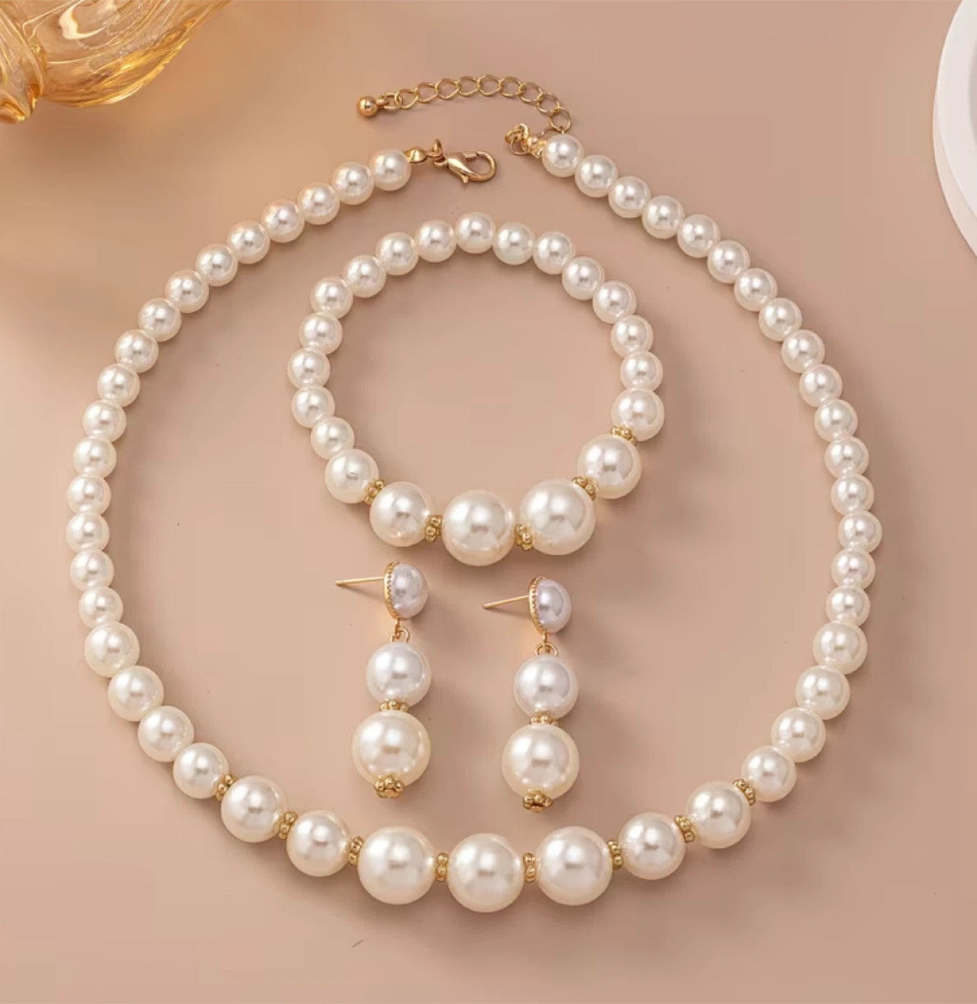 Elegant 4-piece pearl necklace set - photo 2