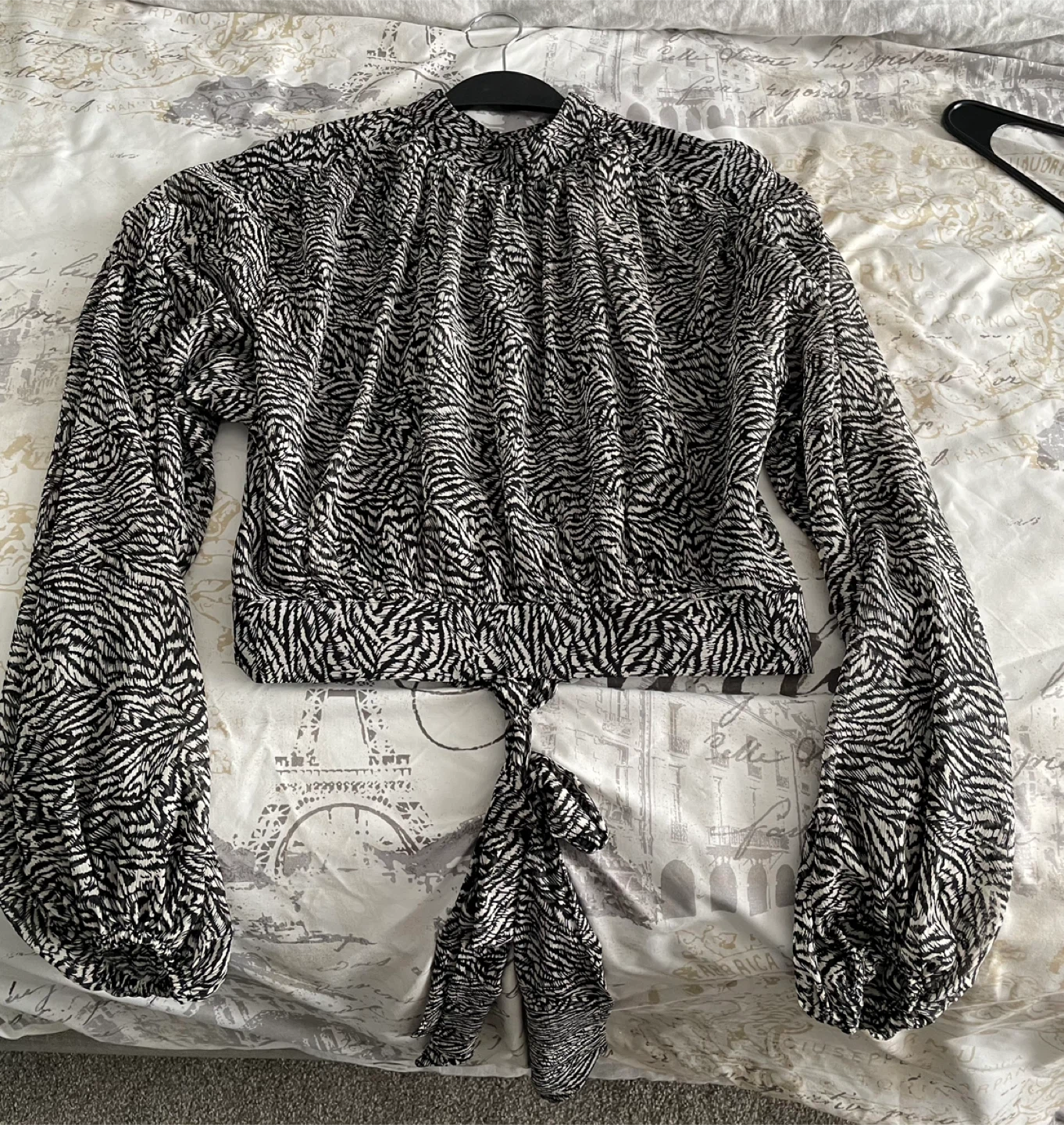 DYNAMITE Black & White Zebra Print Tie-back Blouse