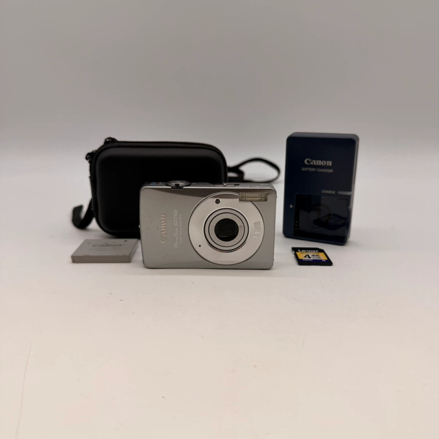 Canon PowerShot SD750 Digital Camera Bundle