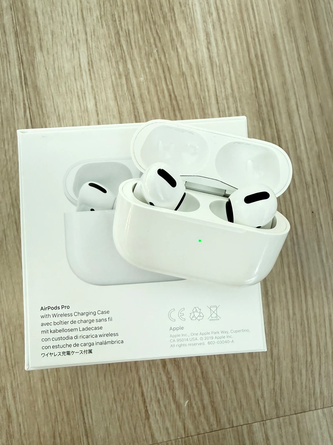 Apple AirPods Pro (1st Gen) with Wireless Charging Case - photo 2