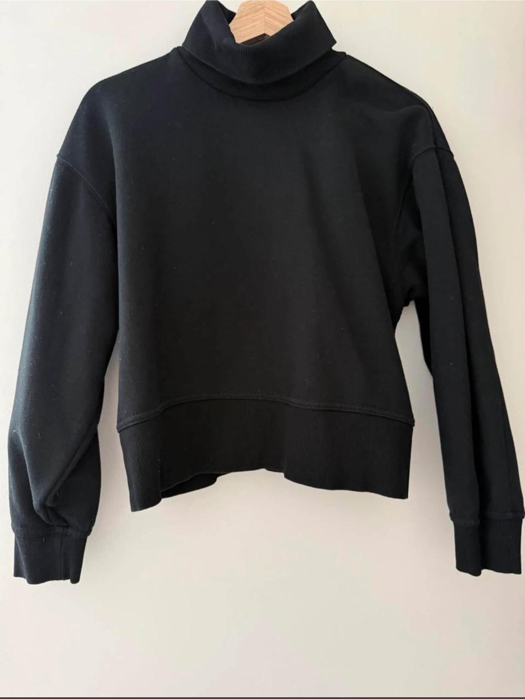 ZARA Black Turtleneck Sweatshirt Size Medium