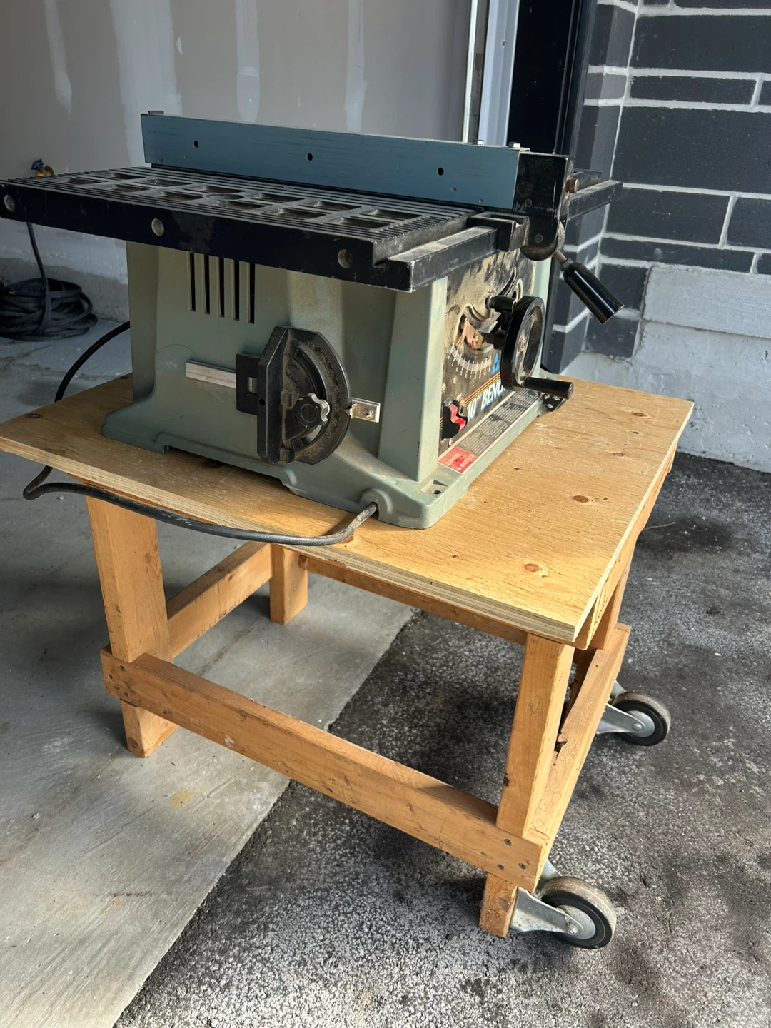 Delta Bench Saw Model 36-545 Type 2 - photo 2