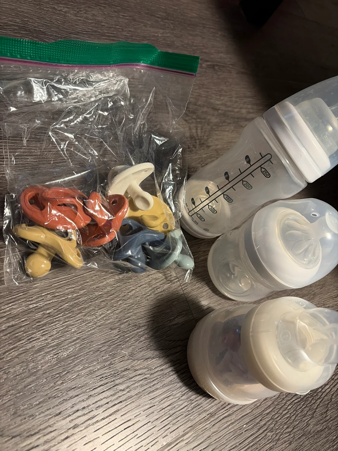 🧡Baby Bottles and Pacifiers Set