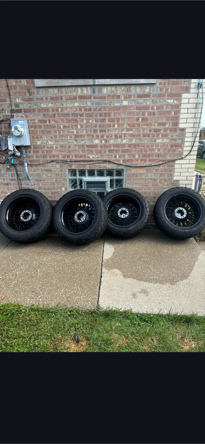 Set of 4 Black Rims with Tires - 285/50R20 - photo 2