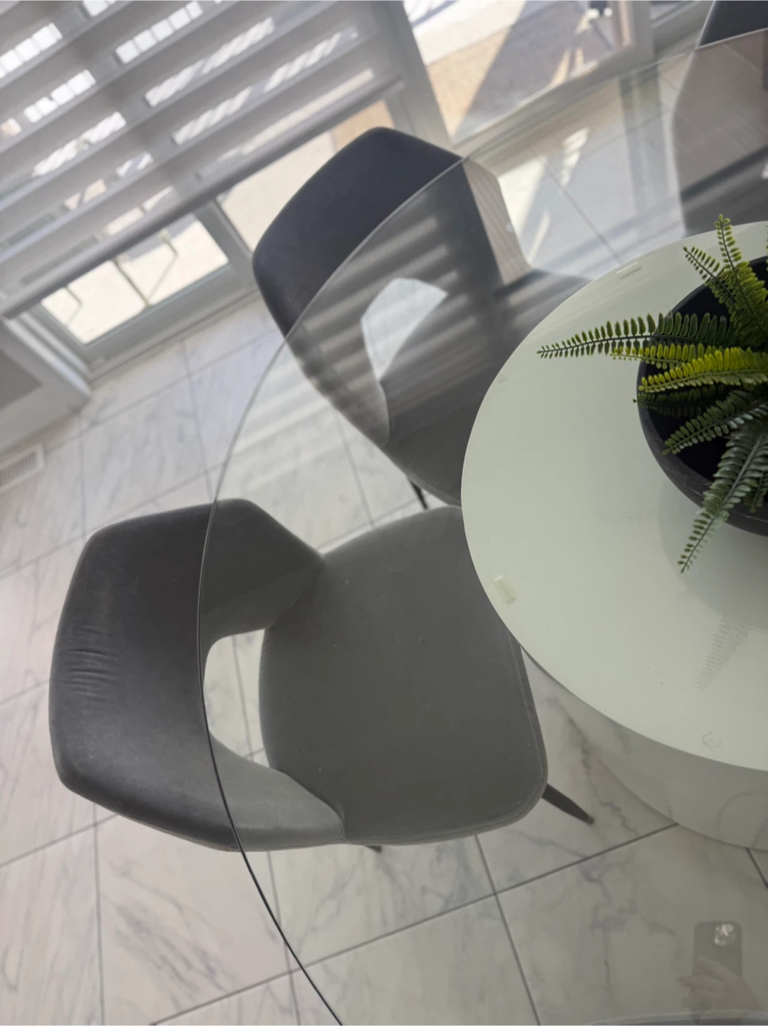 Round Glass Dining Table with 6 Grey Chairs - photo 4