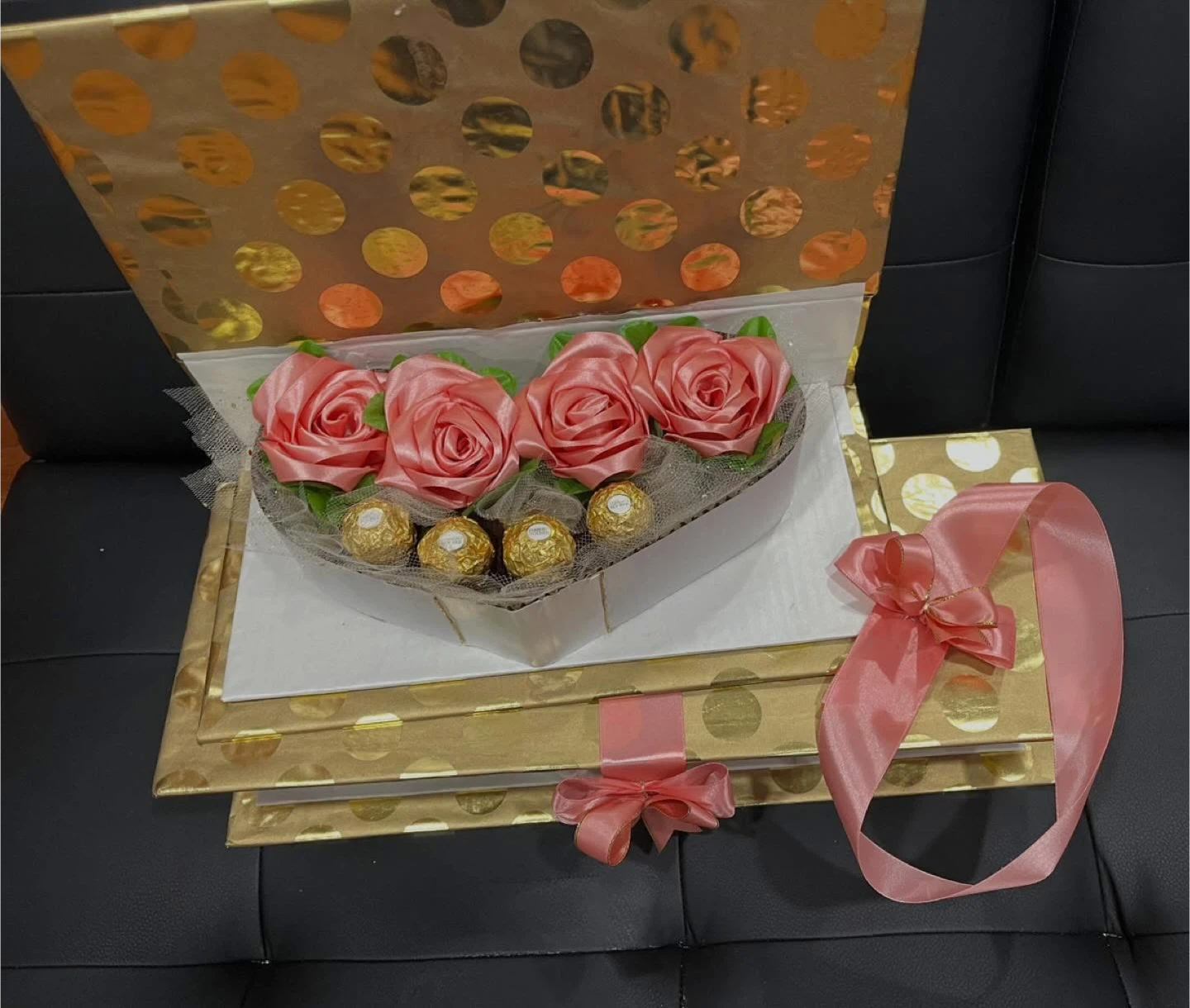 Gift Box with Ferrero Rocher Chocolates - photo 2
