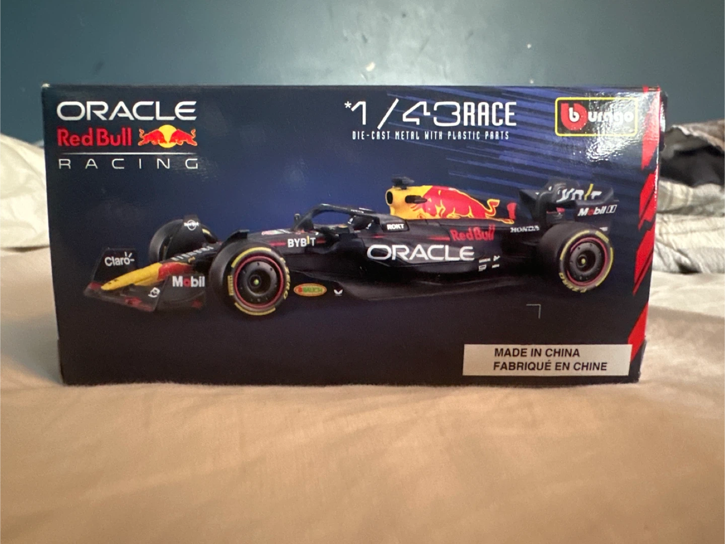 Burago 1/43 Oracle Red Bull Racing RB19 F1 Car - photo 2