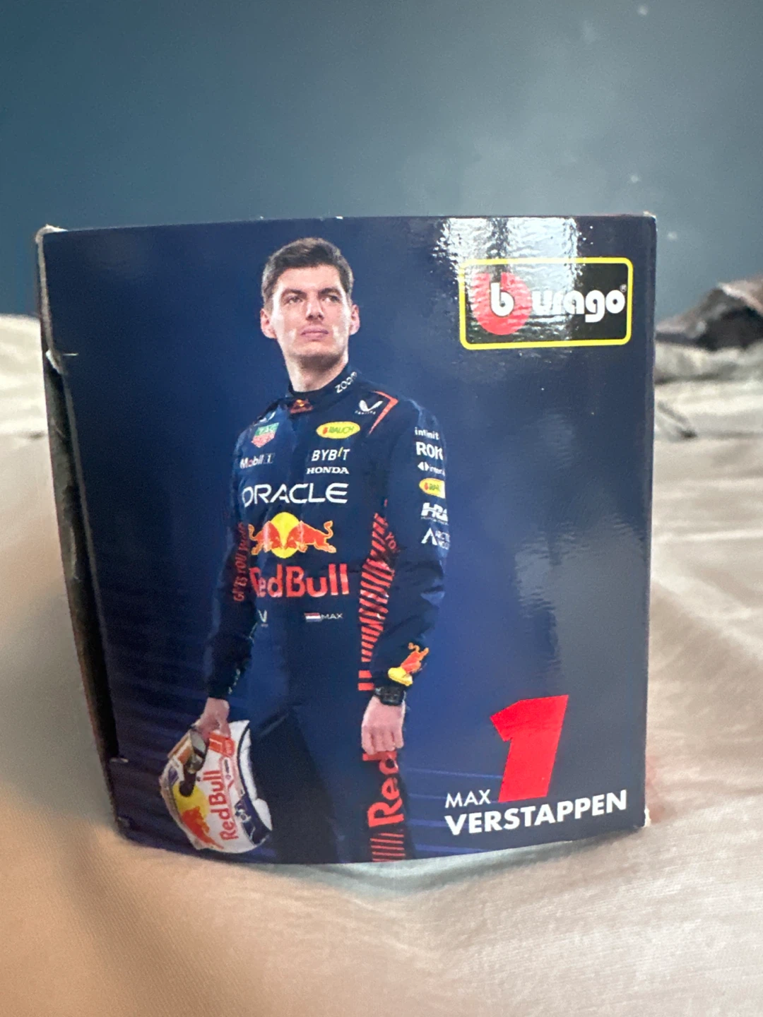 Burago 1/43 Oracle Red Bull Racing RB19 F1 Car - photo 3