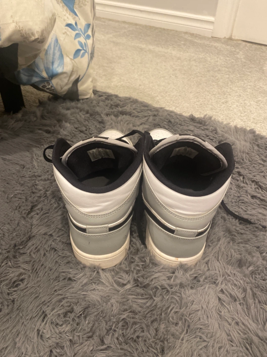 Jordan 1 mid smoke grey