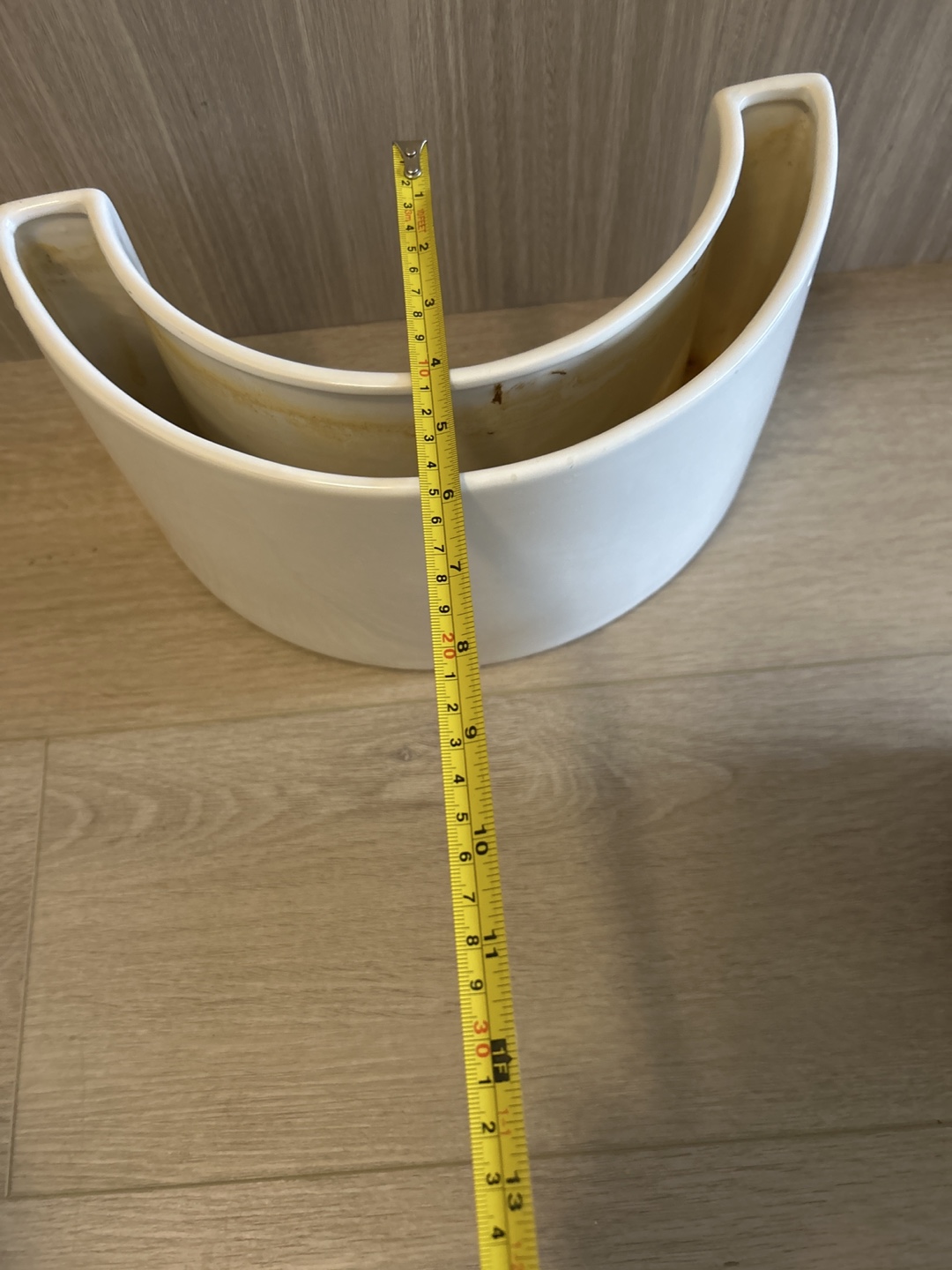 White Ceramic Planter / vase 10$ each or 17 $ for both - photo 4
