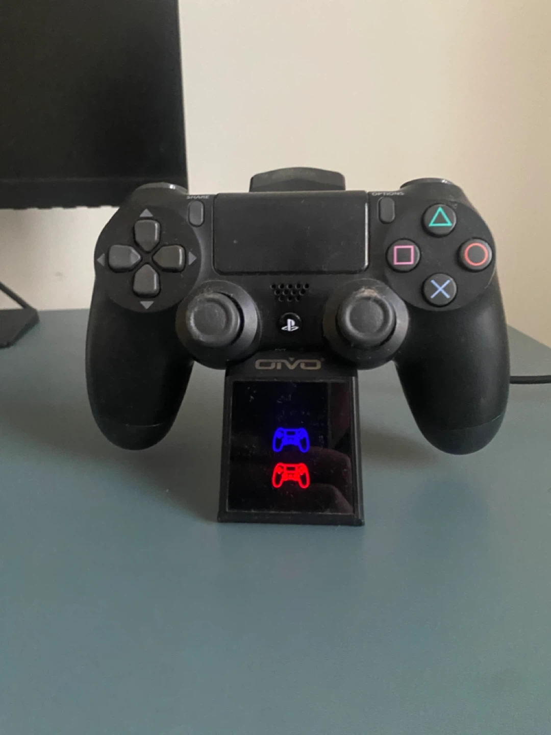 OIVO Dual Controller Charging Dock for PS4 - photo 4