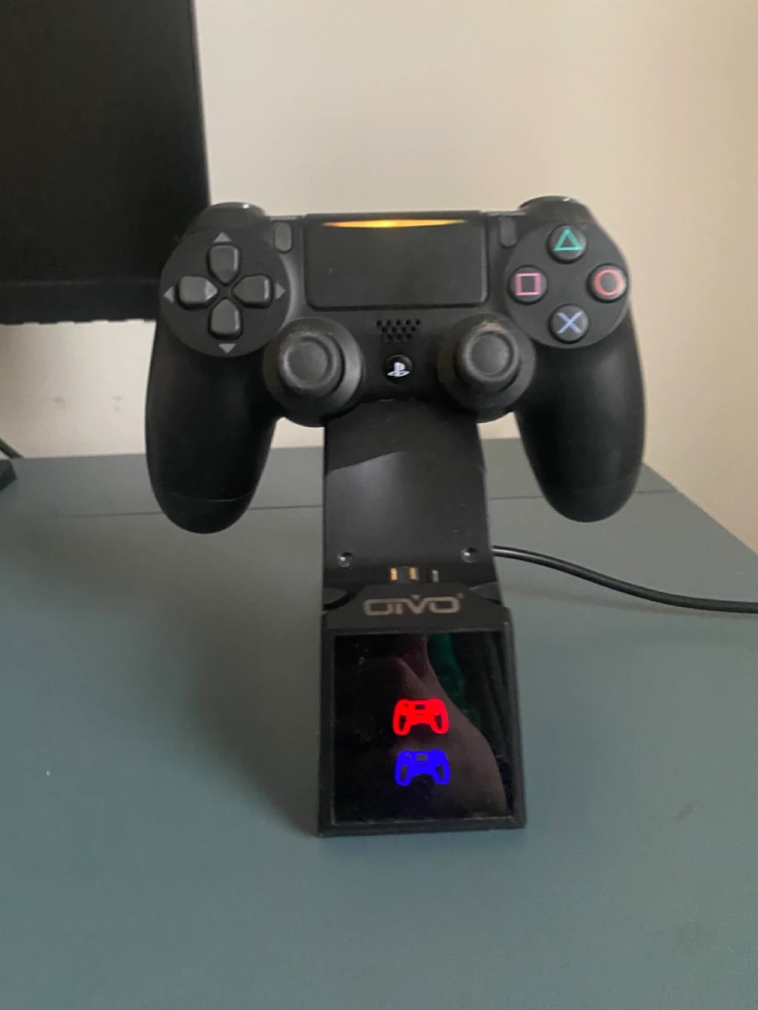 OIVO Dual Controller Charging Dock for PS4 - photo 5