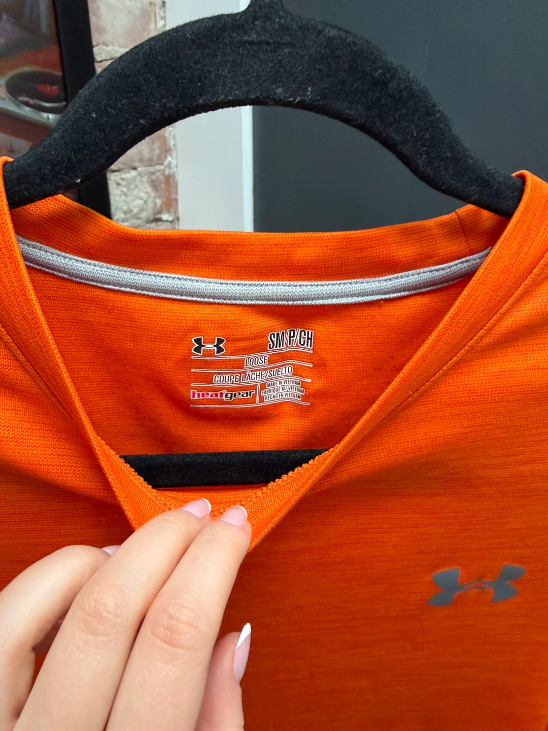 Under Armour Orange HeatGear Sleeveless Shirt - Size SM/CH - photo 3