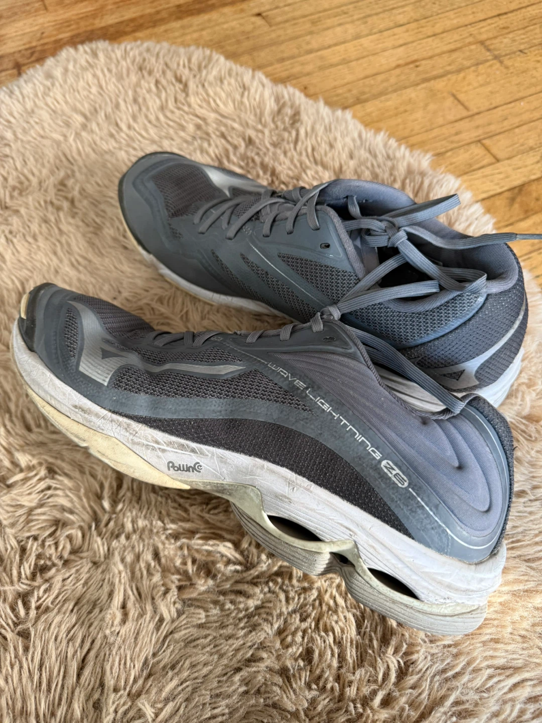 Mizuno Wave Lightning Z6 Volleyball Shoes