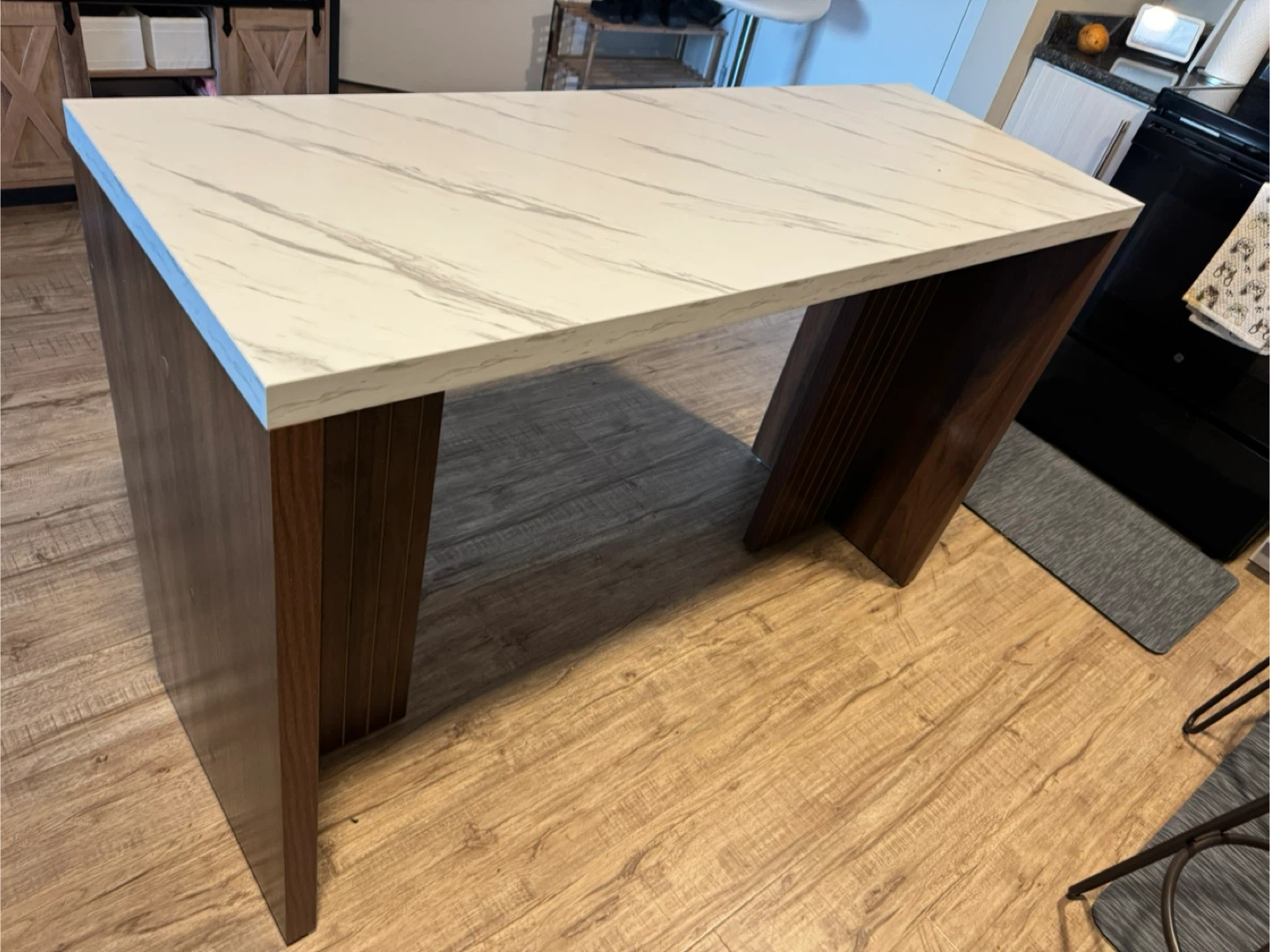 Kitchen Island with Marble-Look Top and 2 bar chairs & 2 stools - photo 5