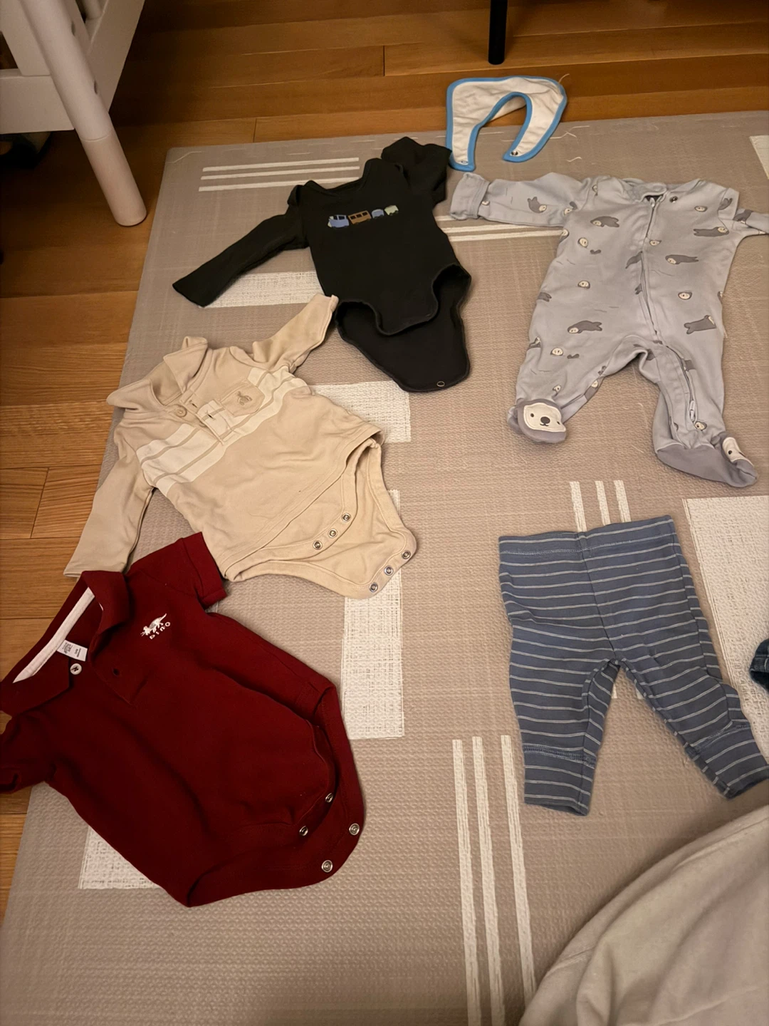 Newborn 0-1 month Baby Clothes Bundle - photo 2