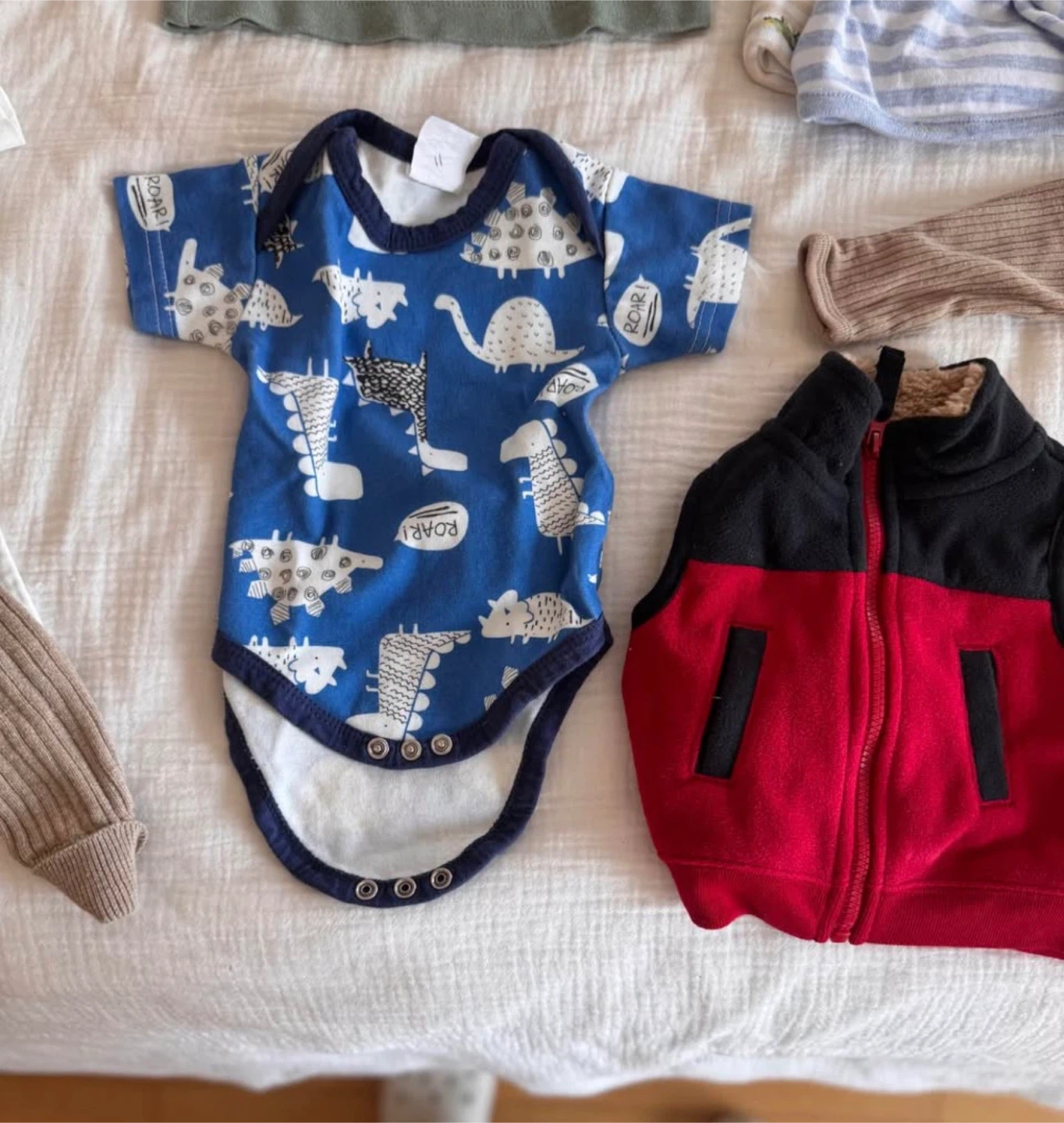 Newborn 0-1 month Baby Clothes Bundle - photo 5