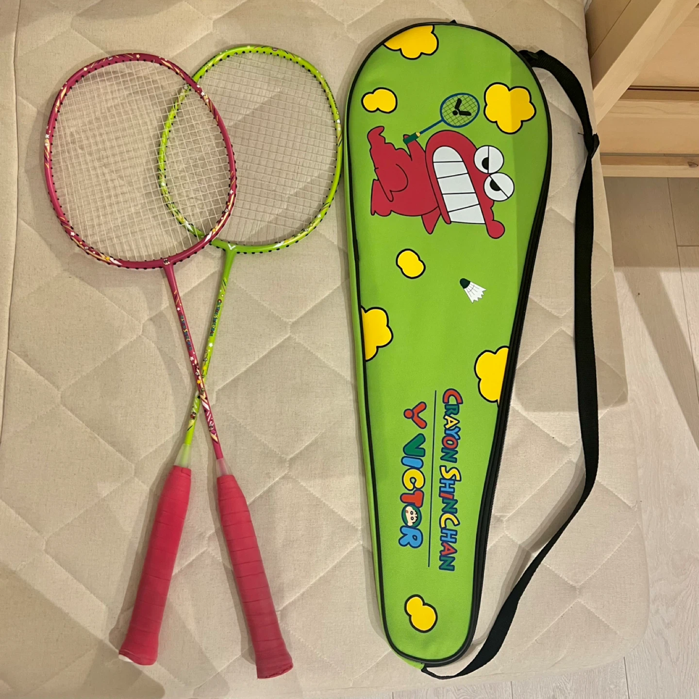 (Retail $181)Victor X Crayon Shinchan Racket Set