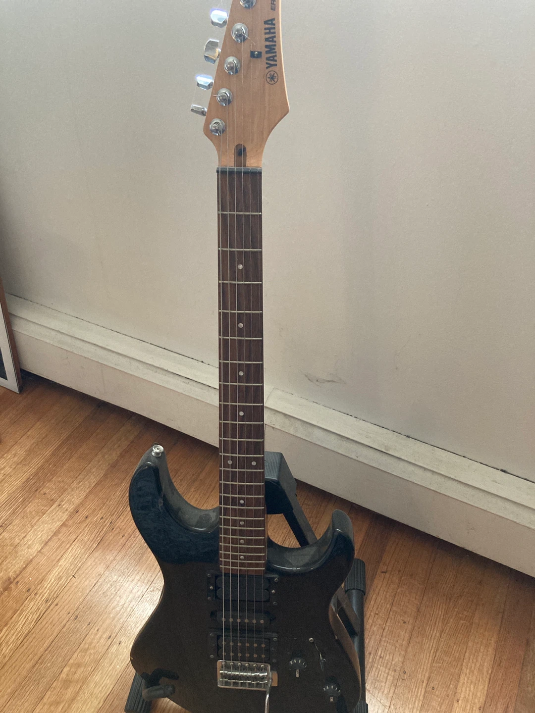 Yamaha ERG121 Electric Guitar