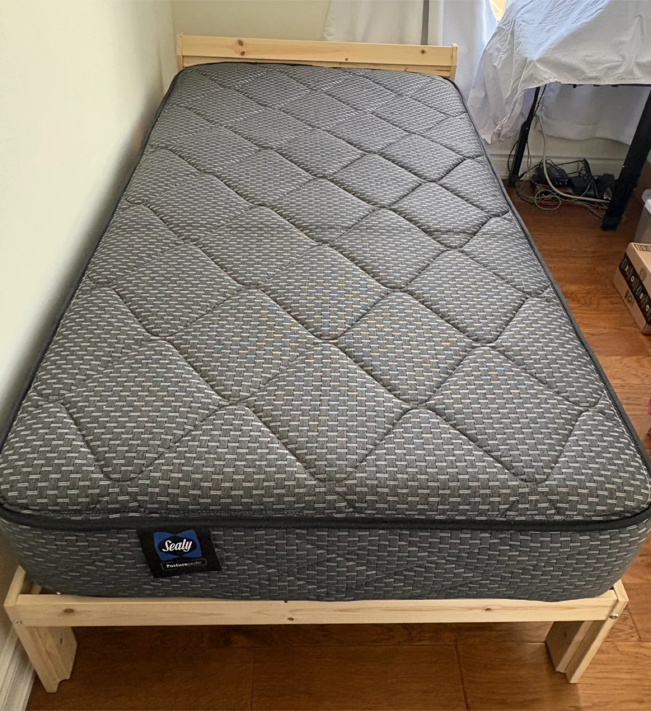 Brand new twin bed (frame&mattress)