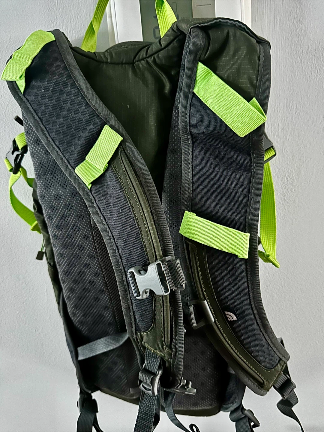 The North Face Torrent 8 Backpack - photo 5