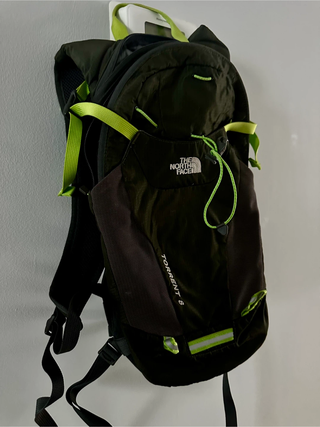 The North Face Torrent 8 Backpack - photo 3