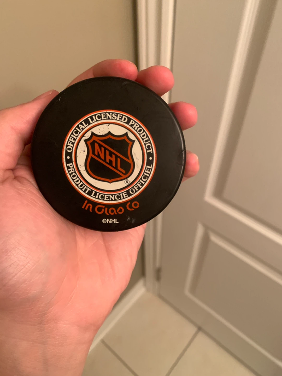 Toronto Maple Leafs Official NHL Hockey Puck