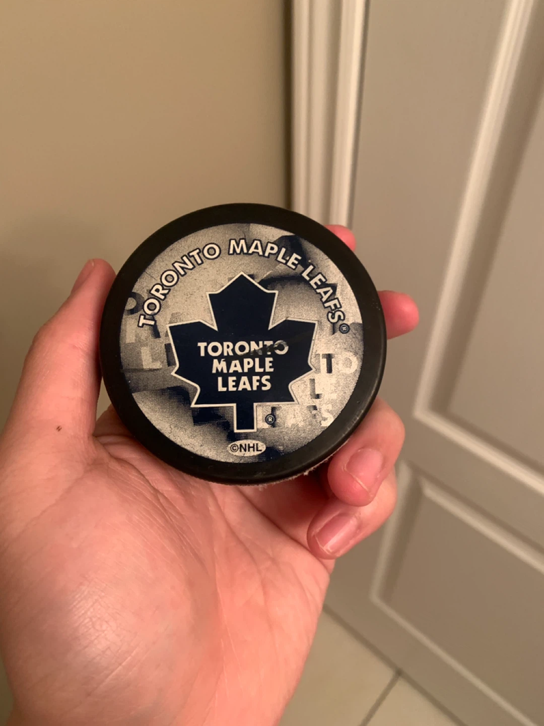 Toronto Maple Leafs Official NHL Hockey Puck - photo 2