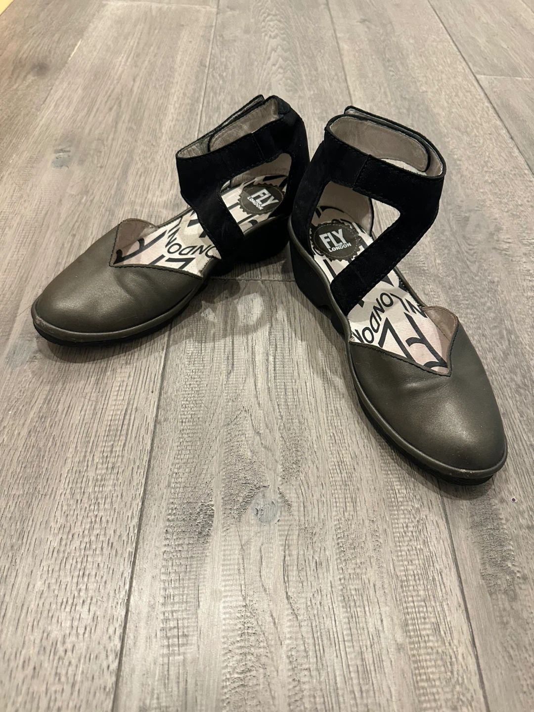 FLY LONDON Women's low wedge - Size 38