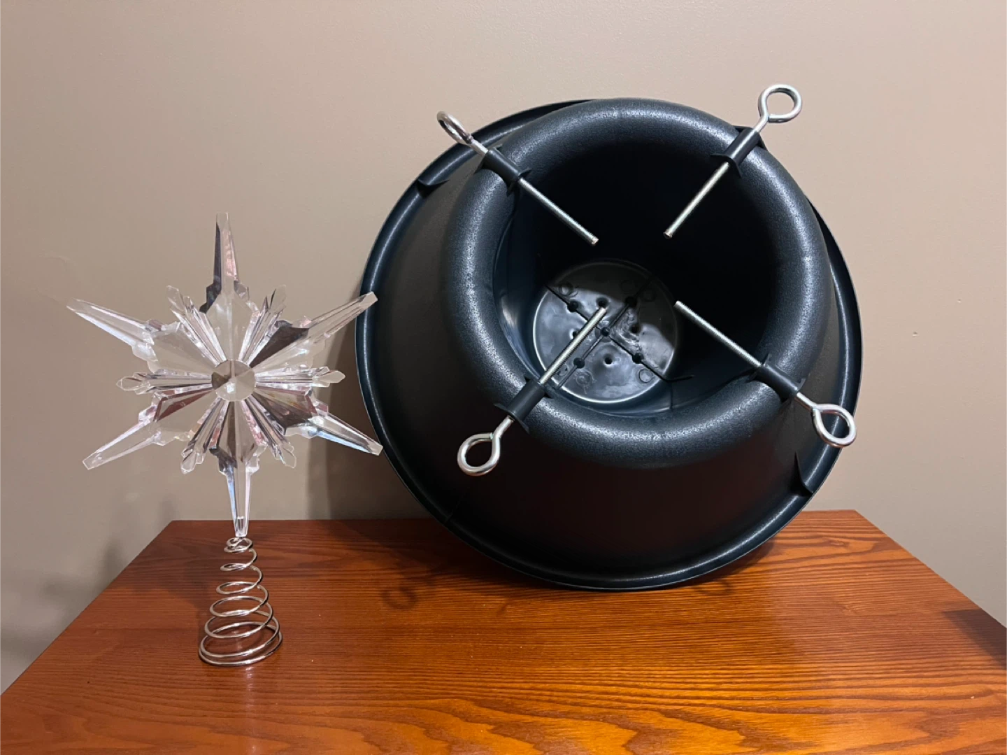 CHRISTMAS TREE STAND & SNOWFLAKE TREE TOPPER