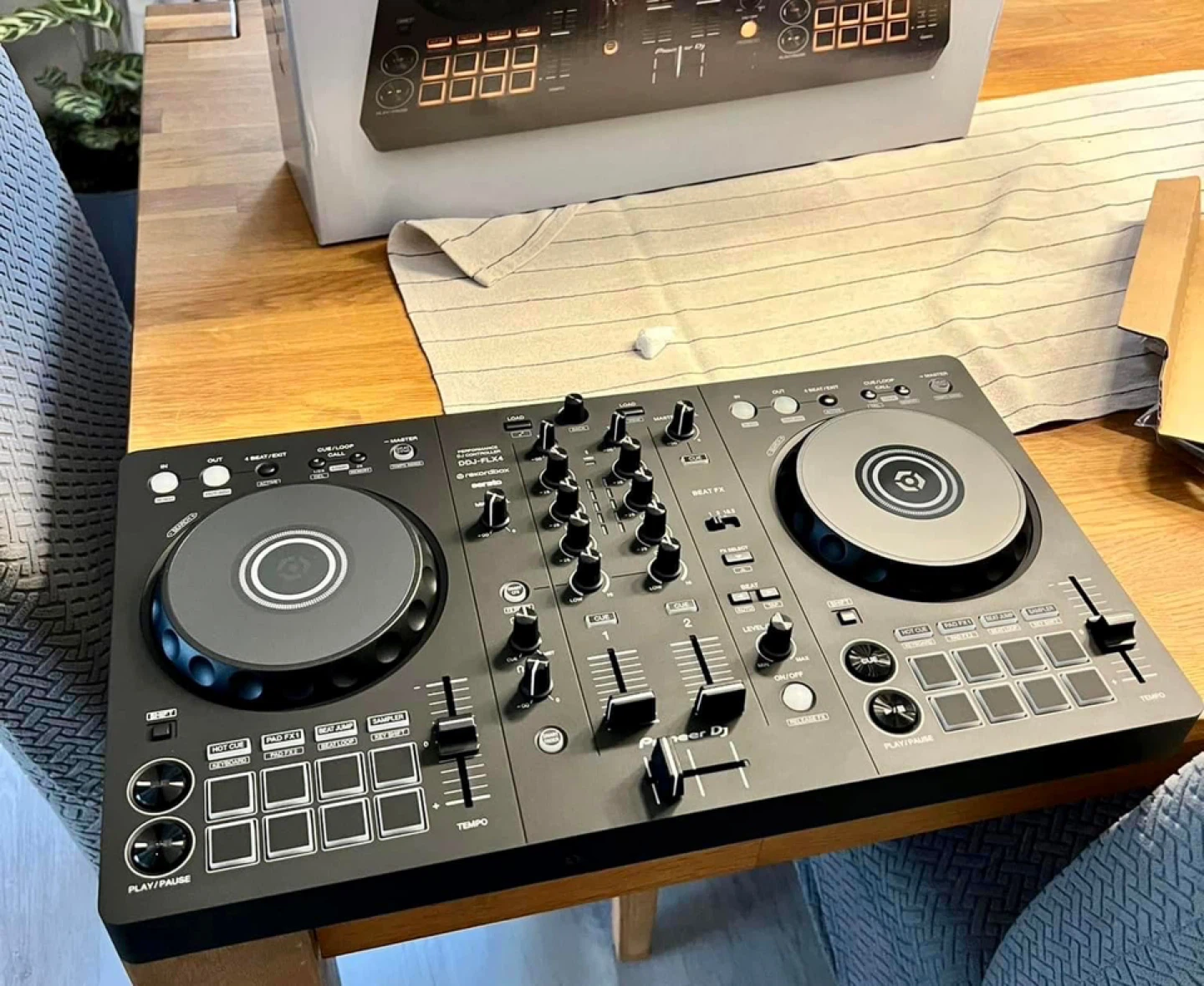 Pioneer DDJ-FLX4 DJ Controller