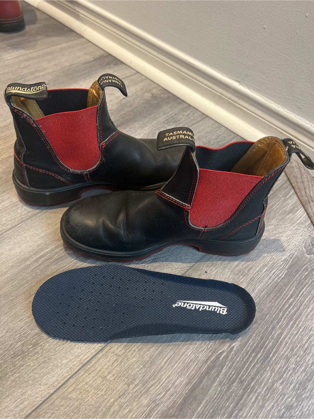 Blundstone Black Leather Chelsea Boots with Red Elastic Side - photo 4