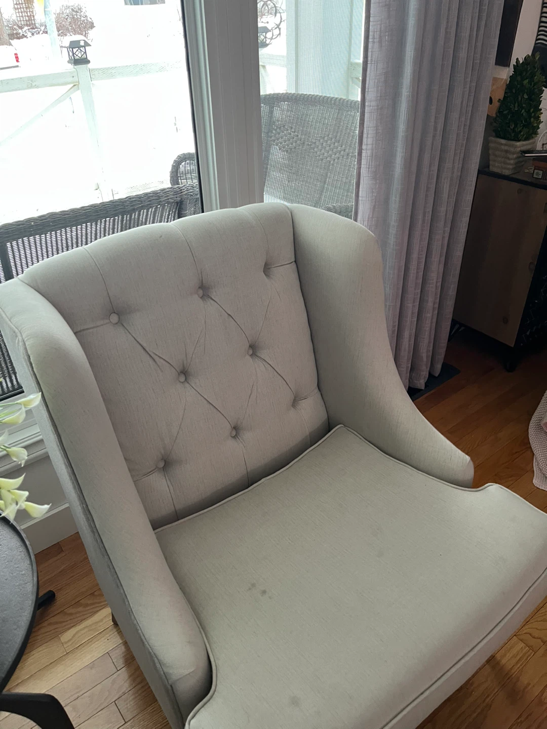 Light cream grey tone Tufted Wingback Accent Chair - photo 3