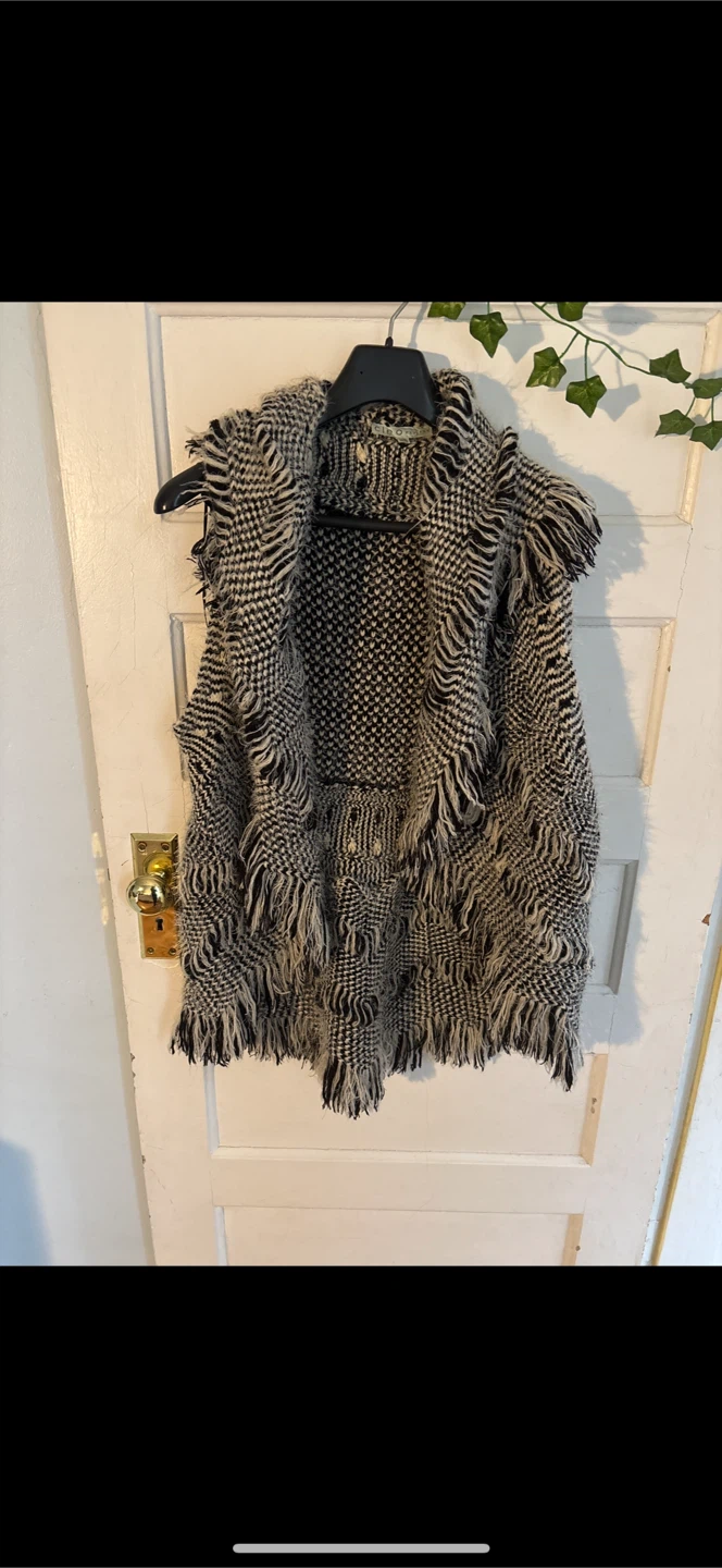 Cleo Black & White Fringe Knit Vest - photo 2