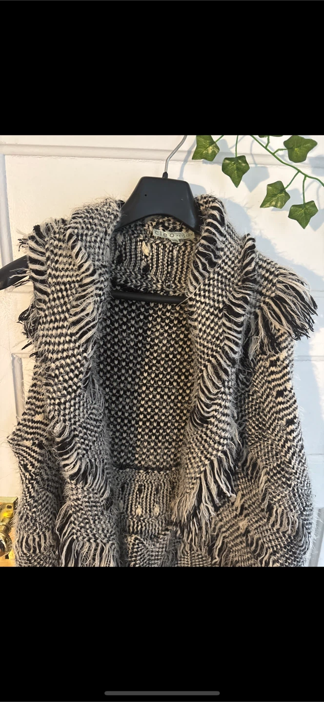 Cleo Black & White Fringe Knit Vest - photo 3