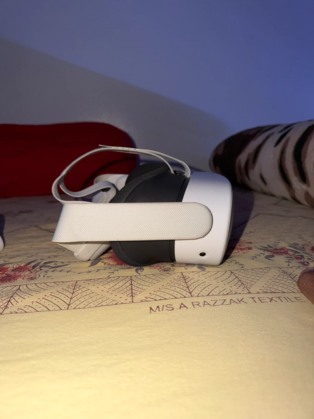 NEEDS TO BE GONE & NEGOTIABLE - Meta Quest 3s VR Headset 128GB - photo 2