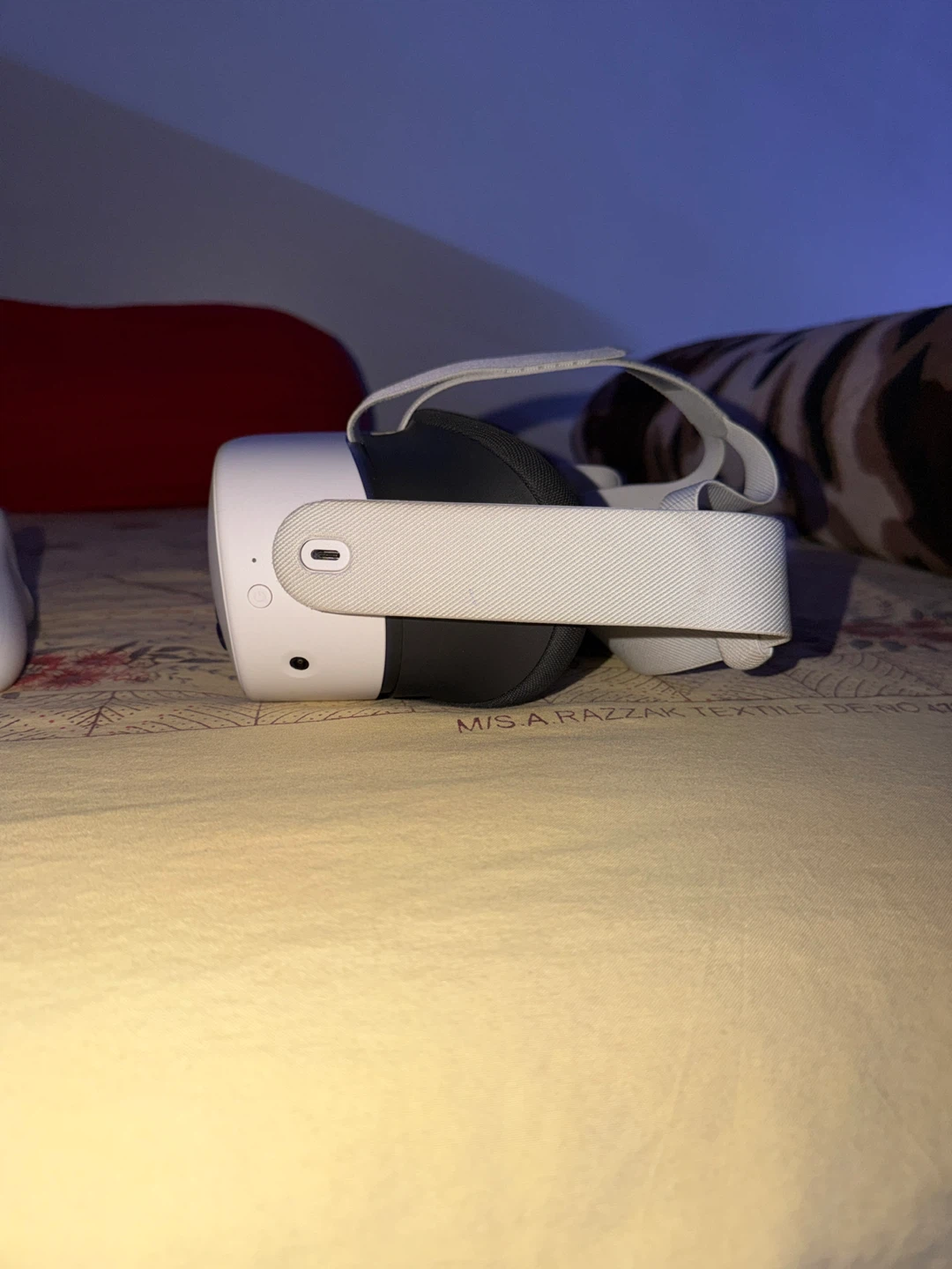 NEEDS TO BE GONE & NEGOTIABLE - Meta Quest 3s VR Headset 128GB - photo 4