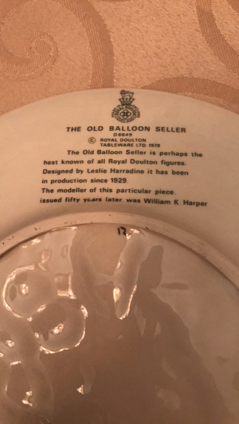 Royal Doulton The Old Balloon Seller Plate - photo 4